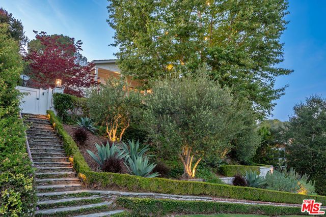 11532 Thurston Circle, Los Angeles, CA 90049