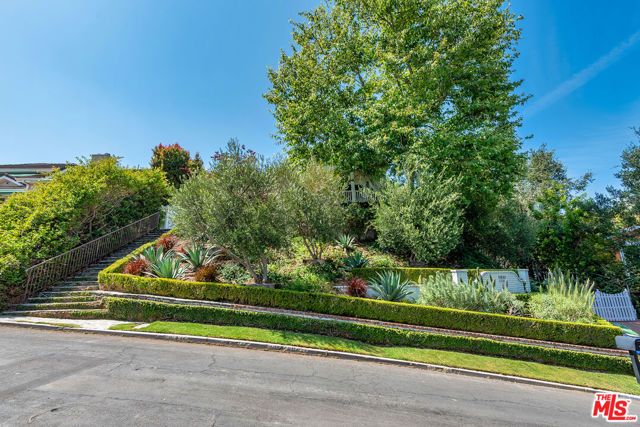11532 Thurston Circle, Los Angeles, CA 90049