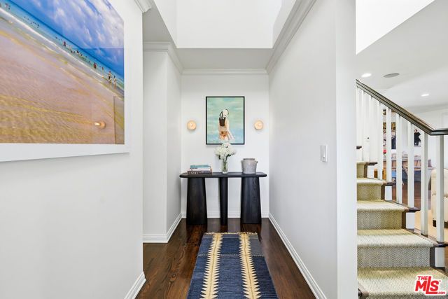 11532 Thurston Circle, Los Angeles, CA 90049