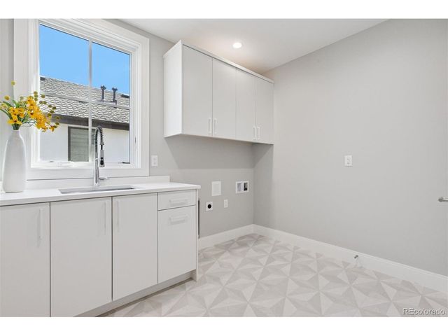 3330 E 4th Ave, Denver, CO 80206