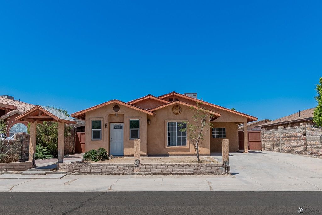 1612 E Constitution St, San Luis, AZ 85349