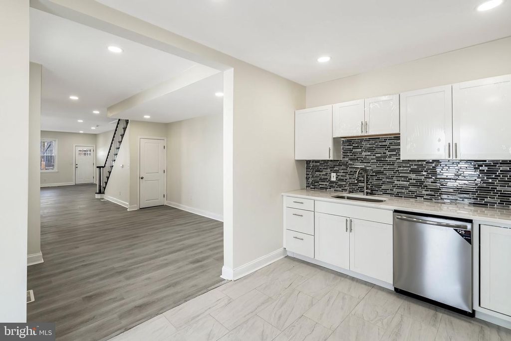 244 CONOVER ST, Burlington, NJ 08016