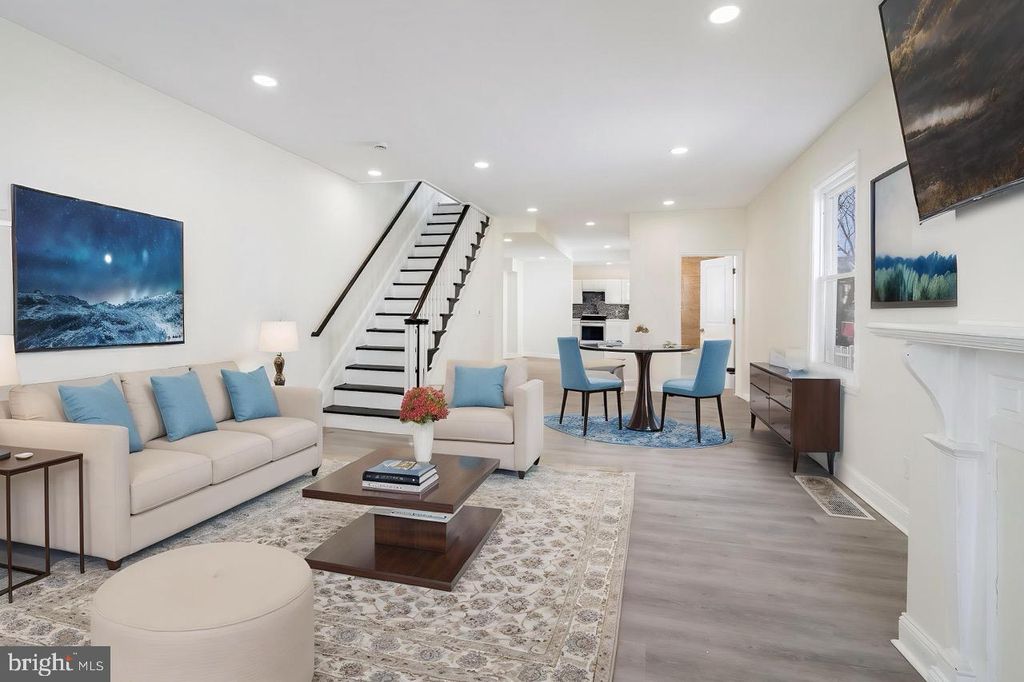 244 CONOVER ST, Burlington, NJ 08016