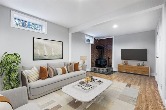 30 Barquentine Dr, Plymouth, MA 02360