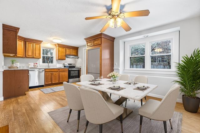 30 Barquentine Dr, Plymouth, MA 02360