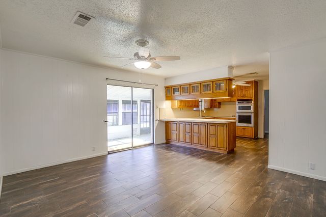 1911 Joslin Street, Cleburne, TX 76033