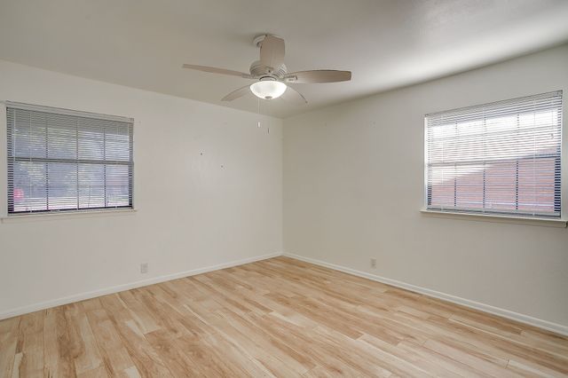 1911 Joslin Street, Cleburne, TX 76033