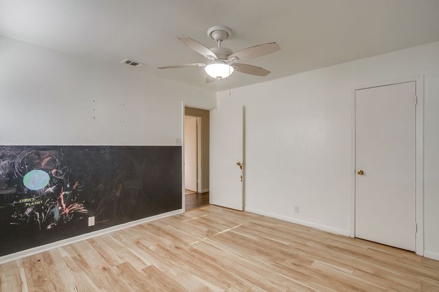 1911 Joslin Street, Cleburne, TX 76033