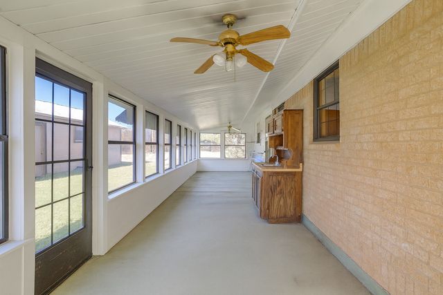 1911 Joslin Street, Cleburne, TX 76033