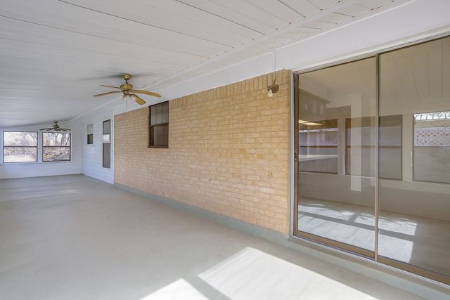 1911 Joslin Street, Cleburne, TX 76033