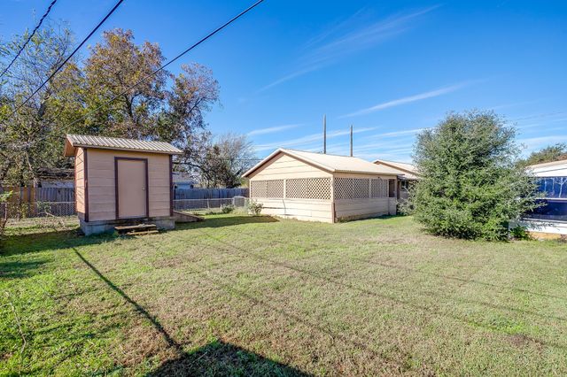 1911 Joslin Street, Cleburne, TX 76033