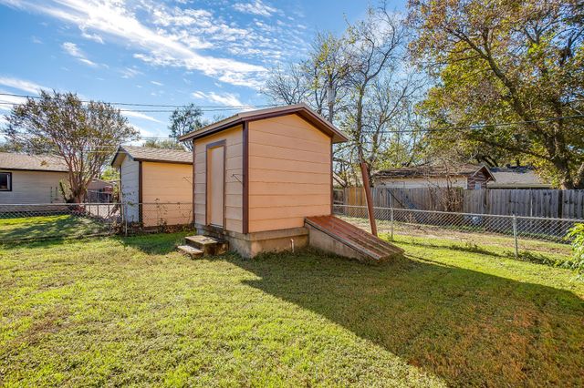 1911 Joslin Street, Cleburne, TX 76033