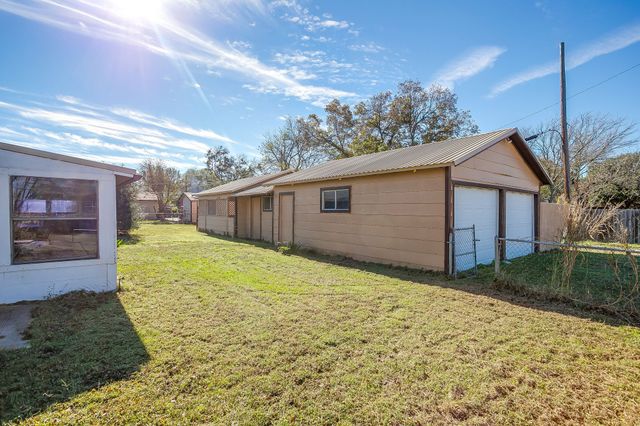 1911 Joslin Street, Cleburne, TX 76033