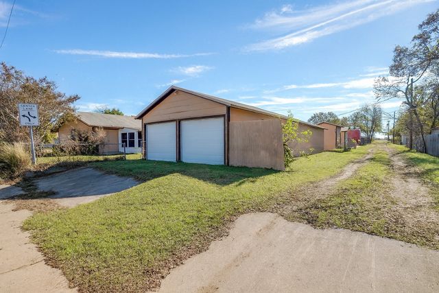 1911 Joslin Street, Cleburne, TX 76033