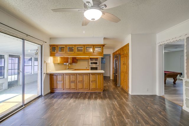 1911 Joslin Street, Cleburne, TX 76033