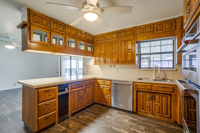 1911 Joslin Street, Cleburne, TX 76033