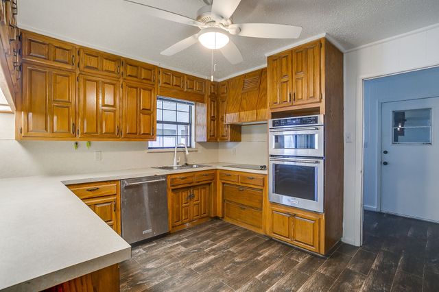 1911 Joslin Street, Cleburne, TX 76033