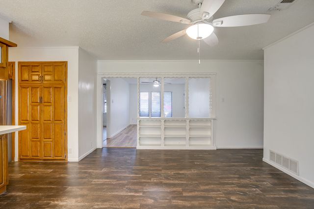 1911 Joslin Street, Cleburne, TX 76033