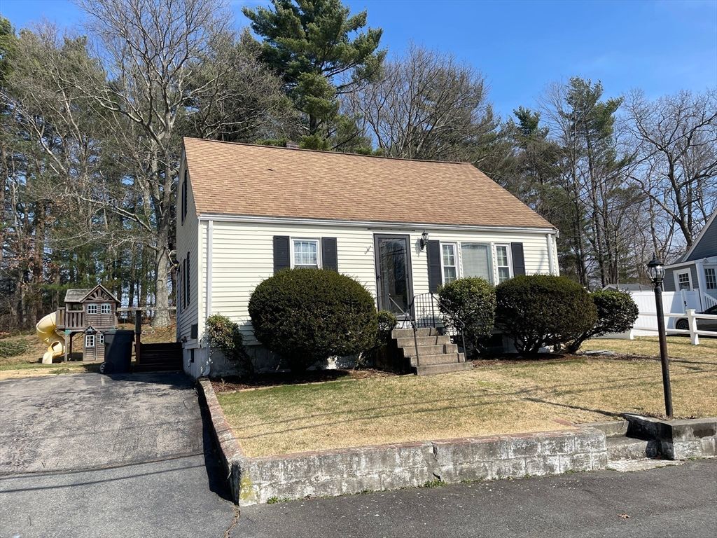 12 Hendricks St, Avon, MA 02322