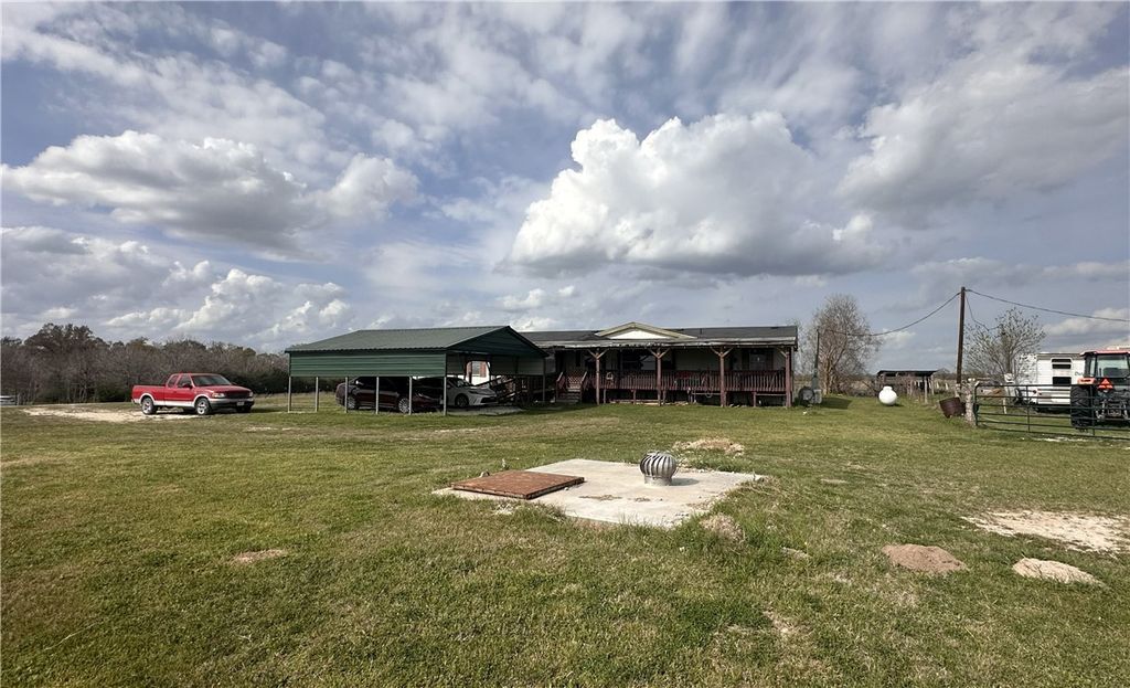 1440 Mustang Loop, Madisonville, TX 77864