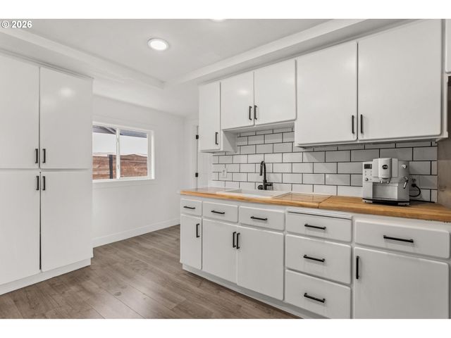 406 E JONES St, Yacolt, WA 98675