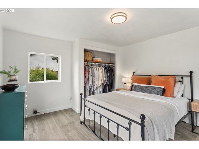 406 E JONES St, Yacolt, WA 98675
