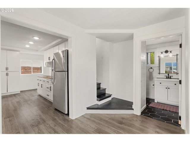 406 E JONES St, Yacolt, WA 98675