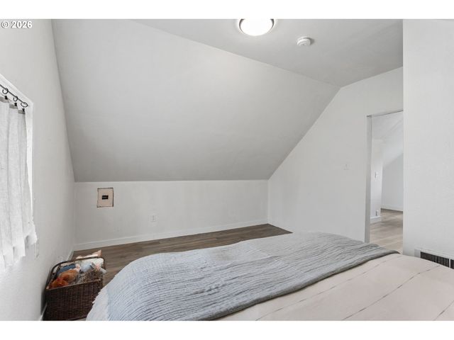 406 E JONES St, Yacolt, WA 98675