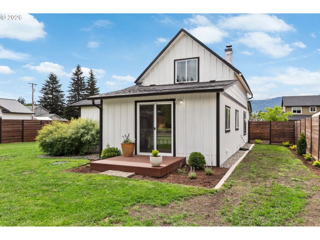406 E JONES St, Yacolt, WA 98675