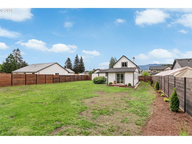 406 E JONES St, Yacolt, WA 98675