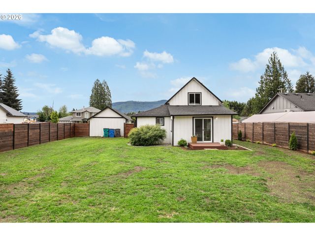 406 E JONES St, Yacolt, WA 98675