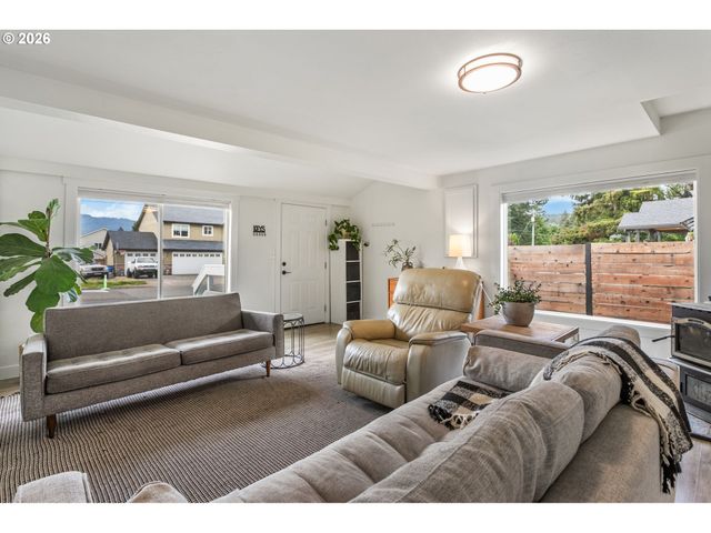 406 E JONES St, Yacolt, WA 98675