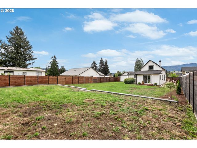 406 E JONES St, Yacolt, WA 98675