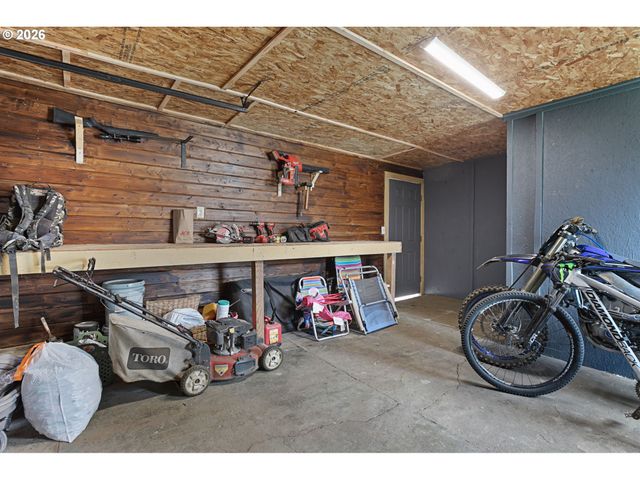 406 E JONES St, Yacolt, WA 98675