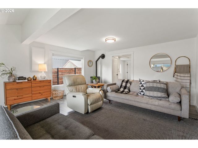 406 E JONES St, Yacolt, WA 98675