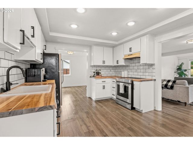406 E JONES St, Yacolt, WA 98675
