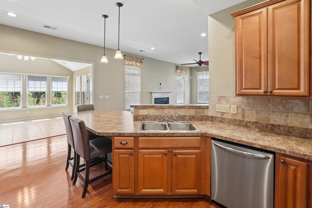 159 Castleton Circle, Boiling Springs, SC 29316