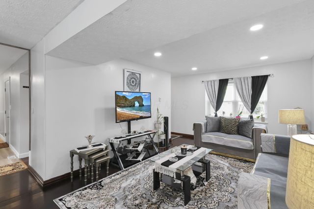 2469 Sandstrom Drive, Columbus, OH 43235