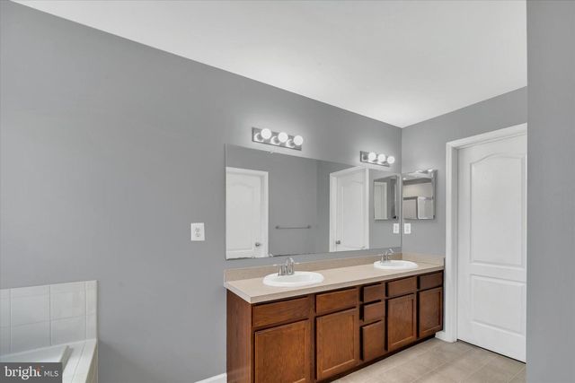 1 LOOKOUT DR, Indian Head, MD 20640