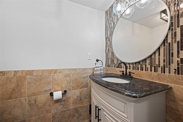 2989 Eastview Rd, Bethel Park, PA 15102