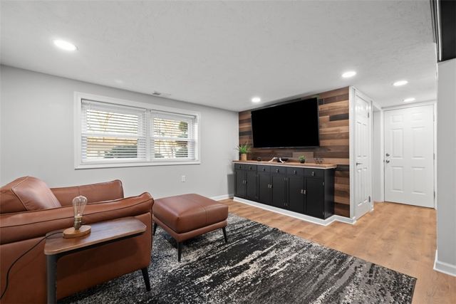 2989 Eastview Rd, Bethel Park, PA 15102