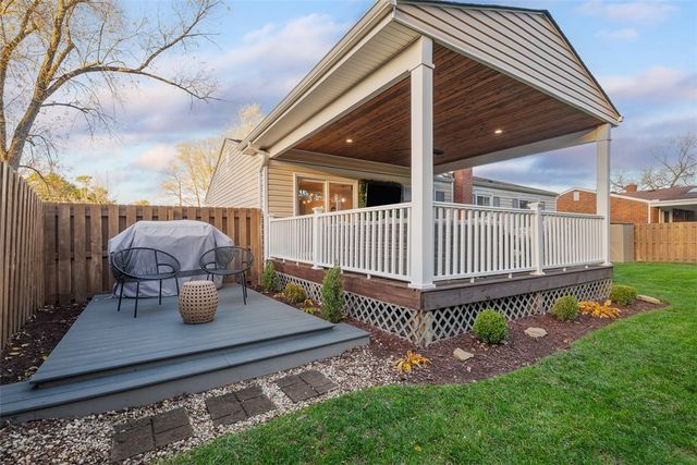 2989 Eastview Rd, Bethel Park, PA 15102