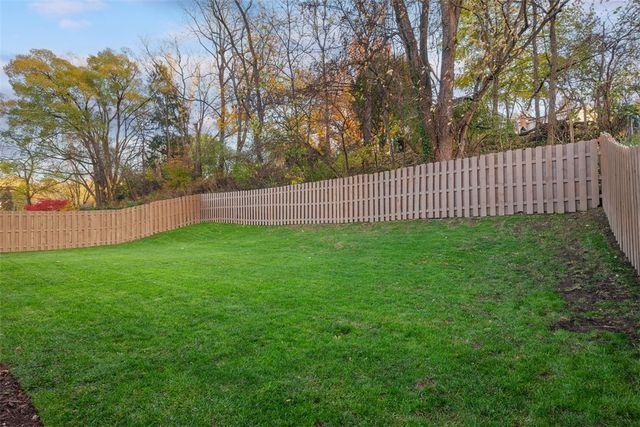 2989 Eastview Rd, Bethel Park, PA 15102