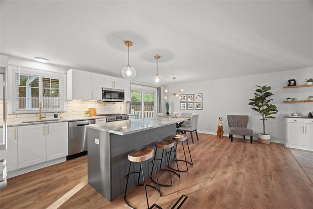 2989 Eastview Rd, Bethel Park, PA 15102