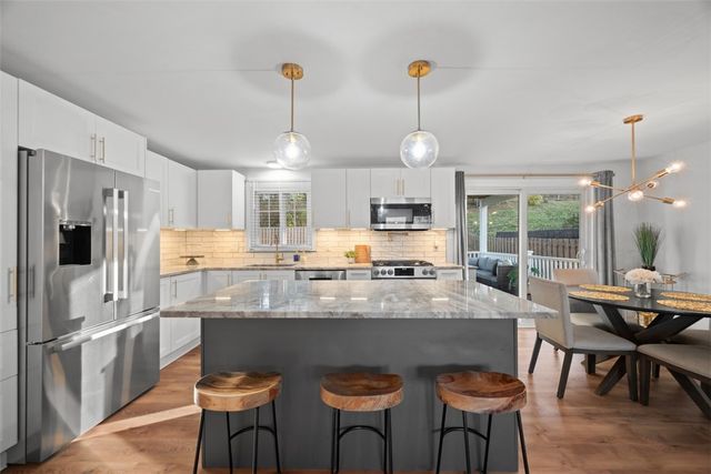 2989 Eastview Rd, Bethel Park, PA 15102