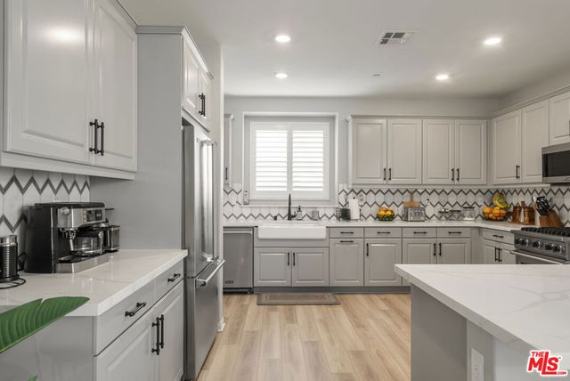 756 Daniel Freeman Circle, Inglewood, CA 90301