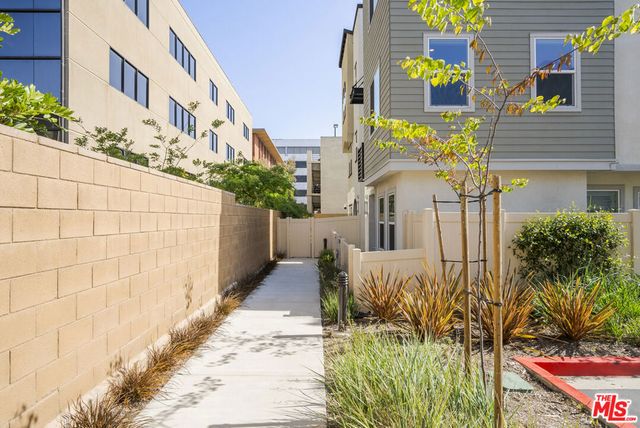 756 Daniel Freeman Circle, Inglewood, CA 90301