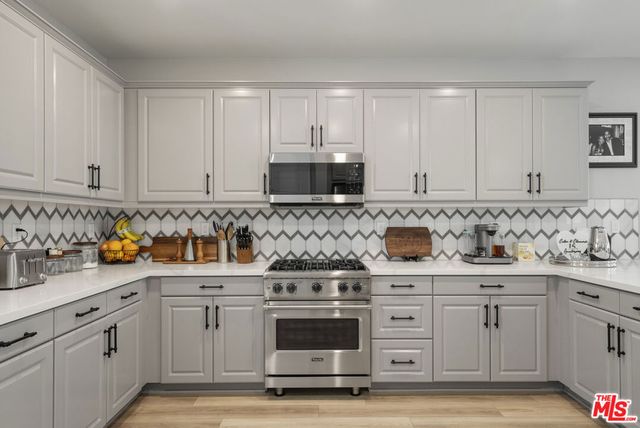 756 Daniel Freeman Circle, Inglewood, CA 90301