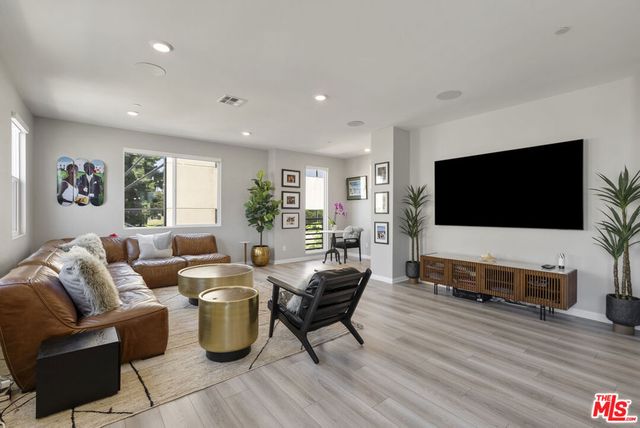 756 Daniel Freeman Circle, Inglewood, CA 90301