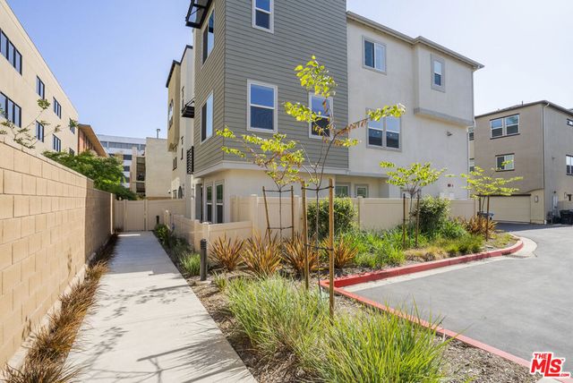 756 Daniel Freeman Circle, Inglewood, CA 90301